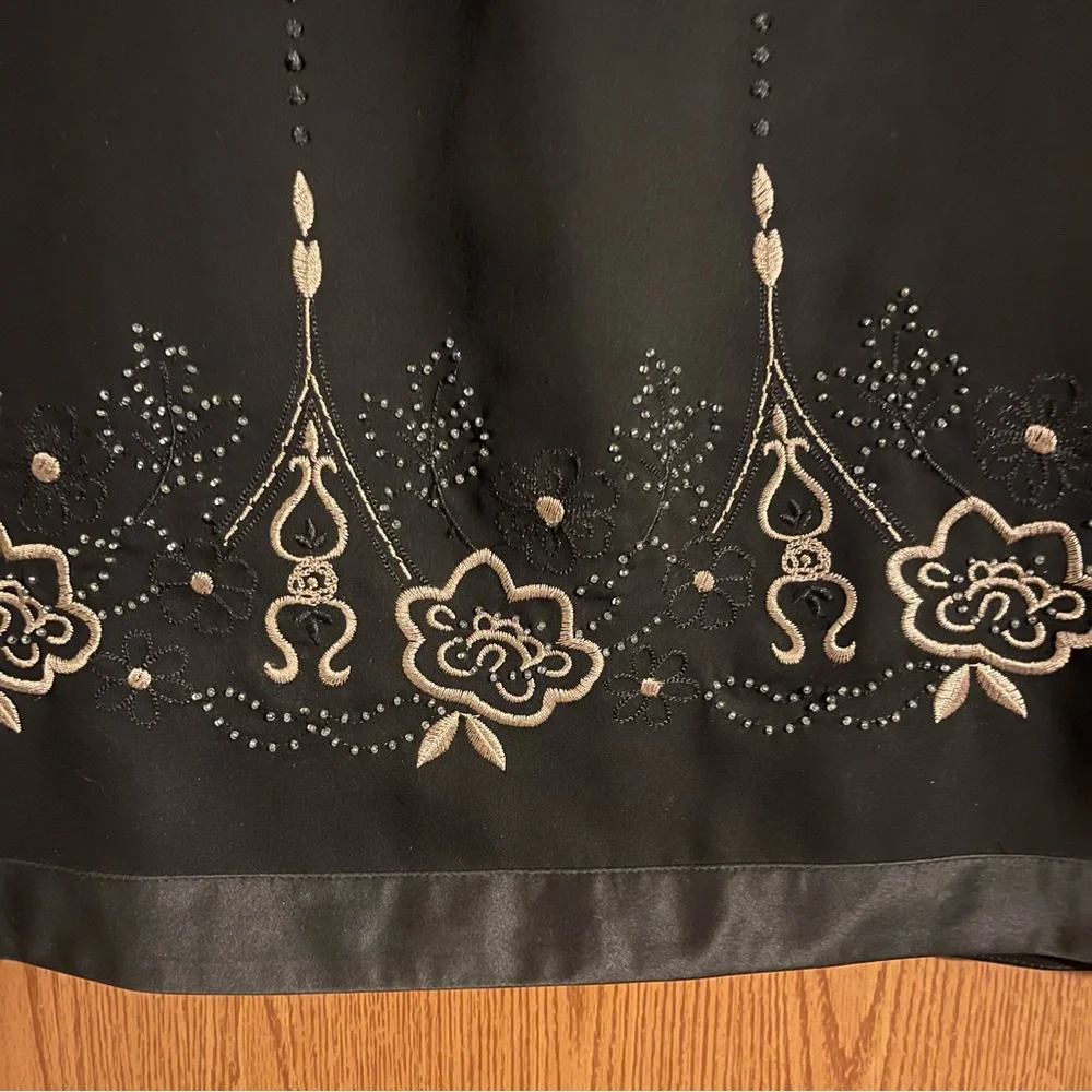 LOFT Ann Taylor Women’s Black Skirt Size 10 Embroidered with Embellishments - Picture 3 of 7